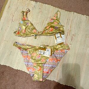Billabong Feelin Peaceful Reversible
Triangle Bikini Top AND bottoms NWT  XL